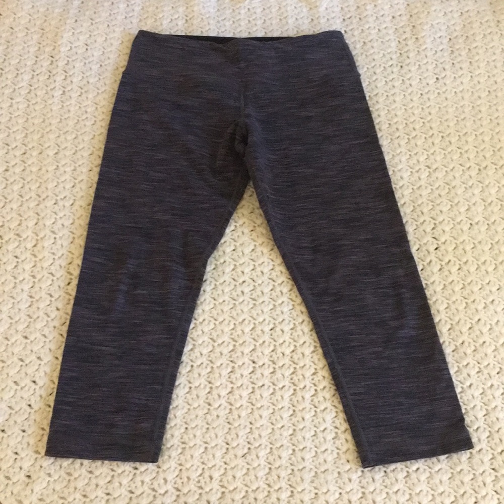 Lululemon Wunder Under Crops, size 6